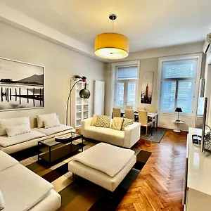 Apartment Four Reasons, Prague